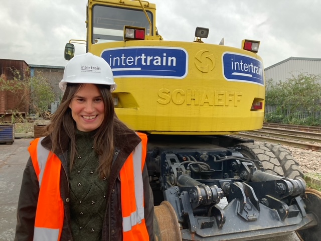 PhilippaB25's tweet photo. Thank you to @IntertrainUK for inviting @DNChamber to their event yesterday encouraging young people to consider the rail industry as a future career. Great to see the Yr 10 @Hungerhill students there. Key message - an eager attitude and a willingness to learn will get you far. https://t.co/tDUna9Q9k1
