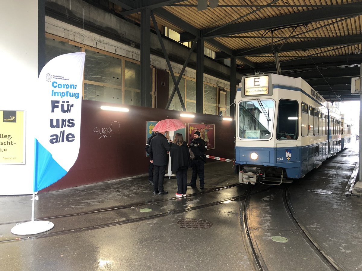 Oliver_Classen's tweet photo. Kaum Wartezeit, famoser Service und v.a. viel Kulanz bei den #Booster-Kriterien: Ich kann das #Impftram der @stadtzuerich nur wärmstens empfehlen. Danke @phossli für den Tipp!
#Boosted ✅ https://t.co/iIIXonFu6o
