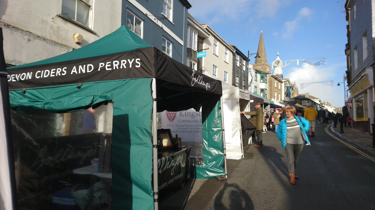 bollhayes's tweet photo. A beautiful start to Kingsbridge Celebrates Christmas today till 4pm. Fine foods, drinks and gifts from one end of Fore Street to the other! #devoncider @fooddrinkdevon https://t.co/sso5sjFxr6