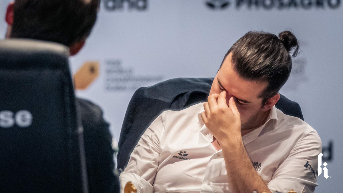 keysquare_chess's tweet photo. It took 7 hours and 47 minutes but we finally have a leader in the 2021 World Chess Championship. 
Get the views of GM Garry @Kasparov63 and GM Matthew Sadler @gmmds 👉https://t.co/SyzaPi2l3L
📸: FIDE
#FIDEmatch2021 #CarlsenNepo https://t.co/1GC5Q0Q2hX
