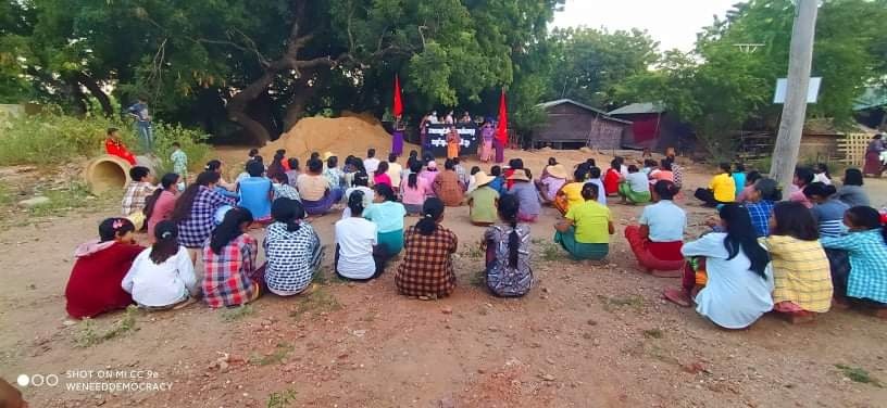 thinzashunleiyi's tweet photo. Rural Women Power♀️💜

Day 307 under the #CoupAttempt, people of Myanmar still marching against Dictatorships

There is no day we skip without protests, without boycotting or without preparing for resistance tomorrow.✊Resistance needs persistence &amp; resilience. To our victory ⚡️ https://t.co/DS4FYfnVSy