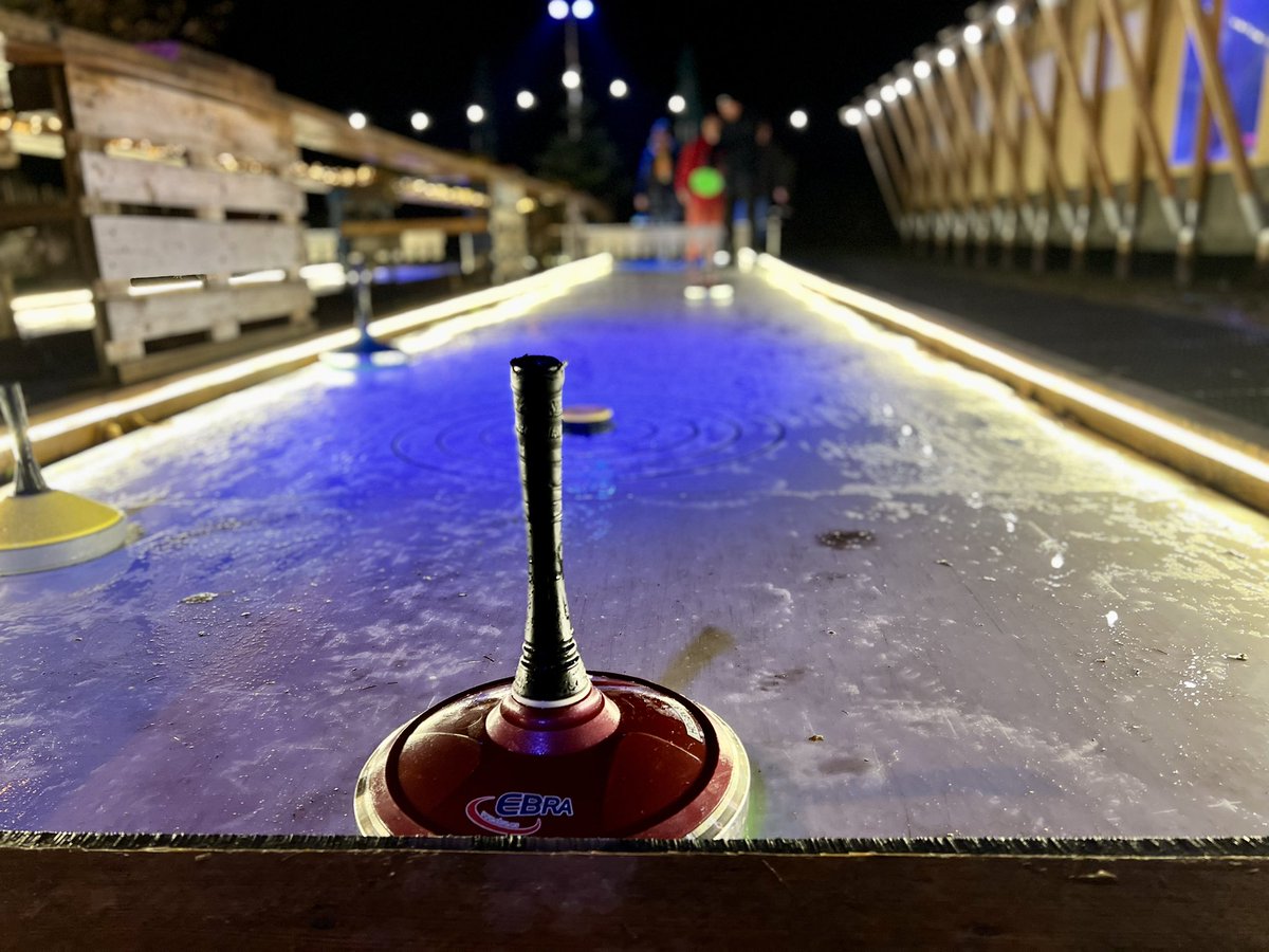 NitscheSascha's tweet photo. Eisstock schiessen ohne Eis auf Plastikplatten - aber hat funktioniert. Aber nicht mit der Top Platzierung. #eisstock #spass https://t.co/ulb5FU6ReX