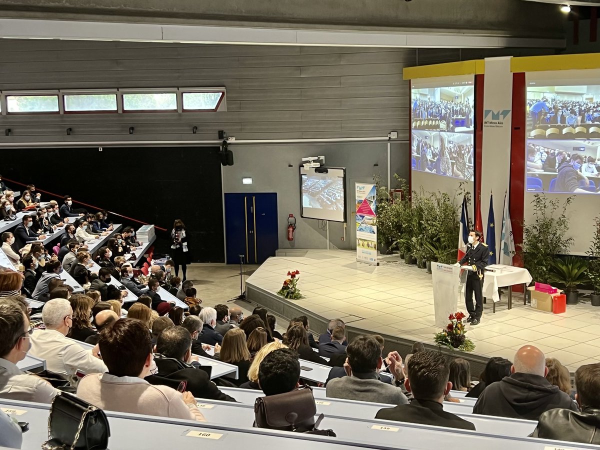 IMTMinesAles's tweet photo. [CÉRÉMONIE DES DIPLÔMES👩‍🎓] 
La cérémonie, officiée par Pierre Perdiguier, directeur adjoint de l'école, débute par les interventions d'Assia Tria, directrice de l'école, du Général Delapierre, président de la Cérémonie et d'Elisabeth Pinquier, présidente d'IMT @MinesAlesAlumni. https://t.co/NUj5hxos4X