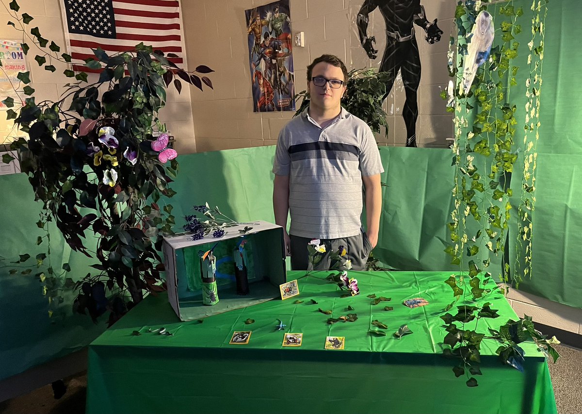 amygreenSHS's tweet image. Room #100 students getting their habitats on! These kids rocked their research and related art projects! Loved their efforts between classrooms! 🦅