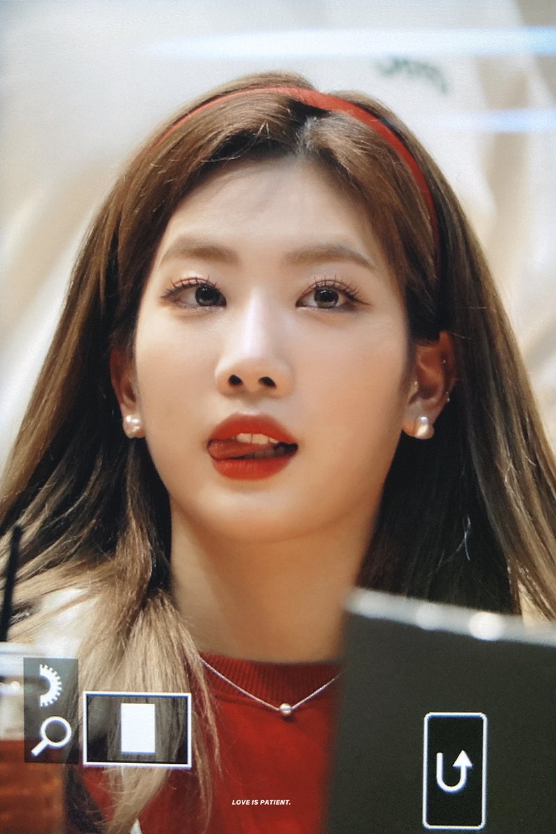 kimlip210's tweet photo. 211204 백설공주올렸다고 디즈니쫓아올듯,..,.
@loonatheworld #이달의소녀 #김립 #LOONA #KimLip https://t.co/9ycTpqCTi4