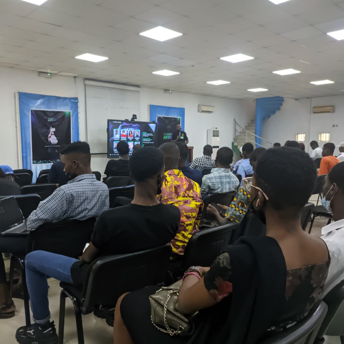 _arfed's tweet photo. Extend Africa we are live ๐#Extendafrica21 #metaverse #realityisreal https://t.co/6geIuOf81T https://t.co/5foVNKpZZz