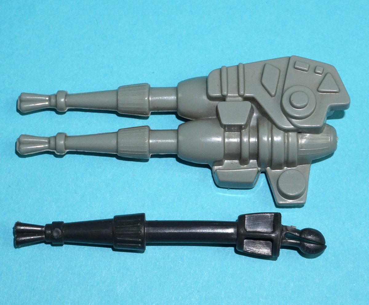 boonsart_com's tweet image. We realised the gun tip of the '77 #StarWars #MillenniumFalcon (Kenner) roof cannon looked somewhat familiar. It seems that Palitoy, who did do the distribution of the Kenner toys for the UK in the 80s, retooled the cannon as the eye guns for the #Roboskull.