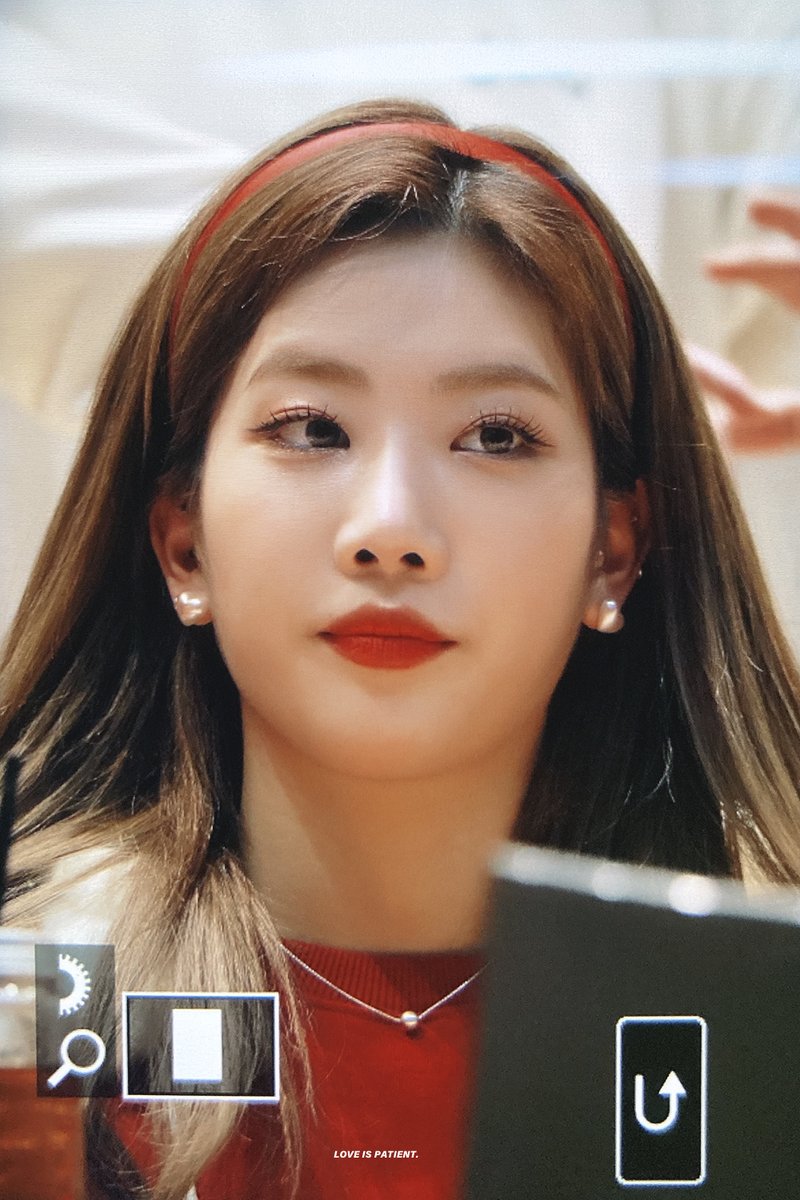 kimlip210's tweet photo. 211204 얼굴로 이렇게 뉴욕소환해도 되는거임? 엄마도?
@loonatheworld #이달의소녀 #김립 #LOONA #KimLip https://t.co/1BMmU1VqGz
