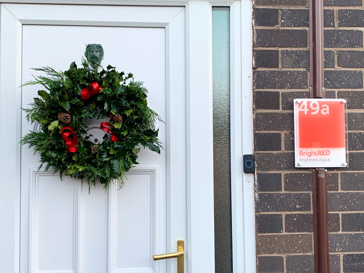 We love this living holly wreath that we picked up from a local florist - Forget Me Not Flowers in Leyland. 

Support your local businesses this Christmas @SmallBizSatUK #SmallBizSatUK #SmallBusinessSaturday