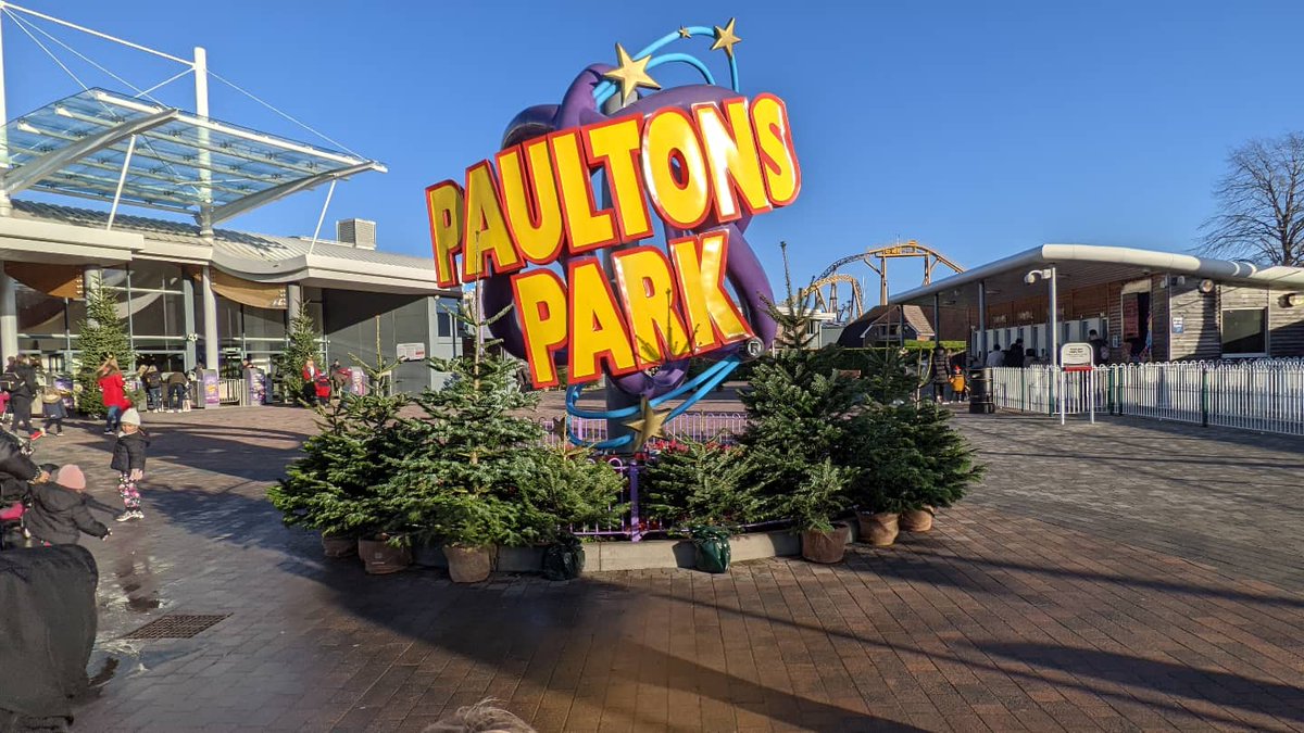 planit_park's tweet photo. It's Christmas @PaultonsPark 🌲

#planitpark #planitparkkids #ridescreamrepeat #paultonspark #peppapigworld #peppapig #christmas https://t.co/sl2O38ftL1