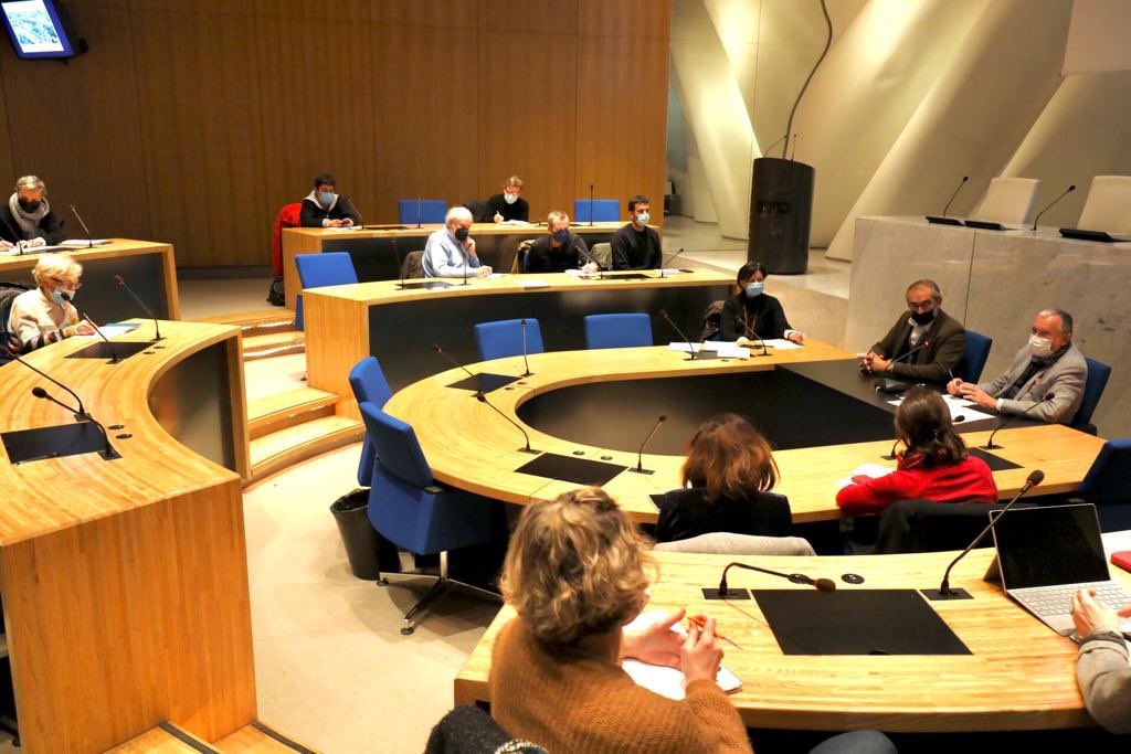 Conseil Local de la #Culture avec les acteurs du territoire : publics, privés et associations.
 
➡️ Ce conseil, qui se réunit 2 fois par an, a pour but de présenter les grands projets et les grands
thèmes du prochain semestre, avec une volonté d’attirer notre jeune public.