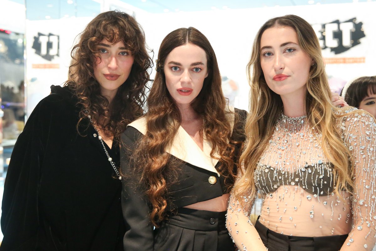 MIUMIUofficial's tweet photo. Designed for celebration. Discover the opening of the #MiuMiuSelect by #HaileyBentonGates at  #MiuMiu boutique in Miami.

#MiuMiuGirls https://t.co/I84CEYwltN