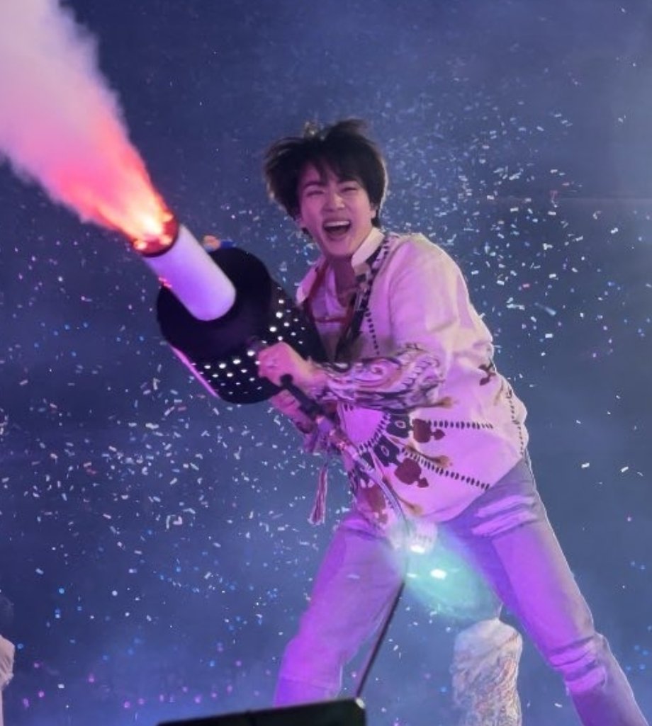_7BangtanWorld's tweet photo. lindinho<3

#HappyBirthdaySeokjin #SEOKJIN @BTS_twt https://t.co/ZLZBnMa1nq