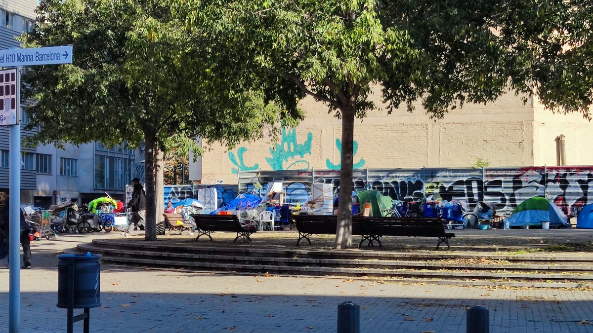 BcnXTothom's tweet photo. @Barcelonaesque1 #Sensellarisme #Almogàvers #Poblenou
MARXEU, PLEGUEU JA!
Els #Comuns heu destruït la qualitat de vida i els #Socialistes hi heu ajudat. Per no parlar dels que es fan dir "Oposició" i hi col·laborent pactant-hi, oi #ERC?
#RESCATEMLACIUTAT I aviat! https://t.co/ulx3At3l7K