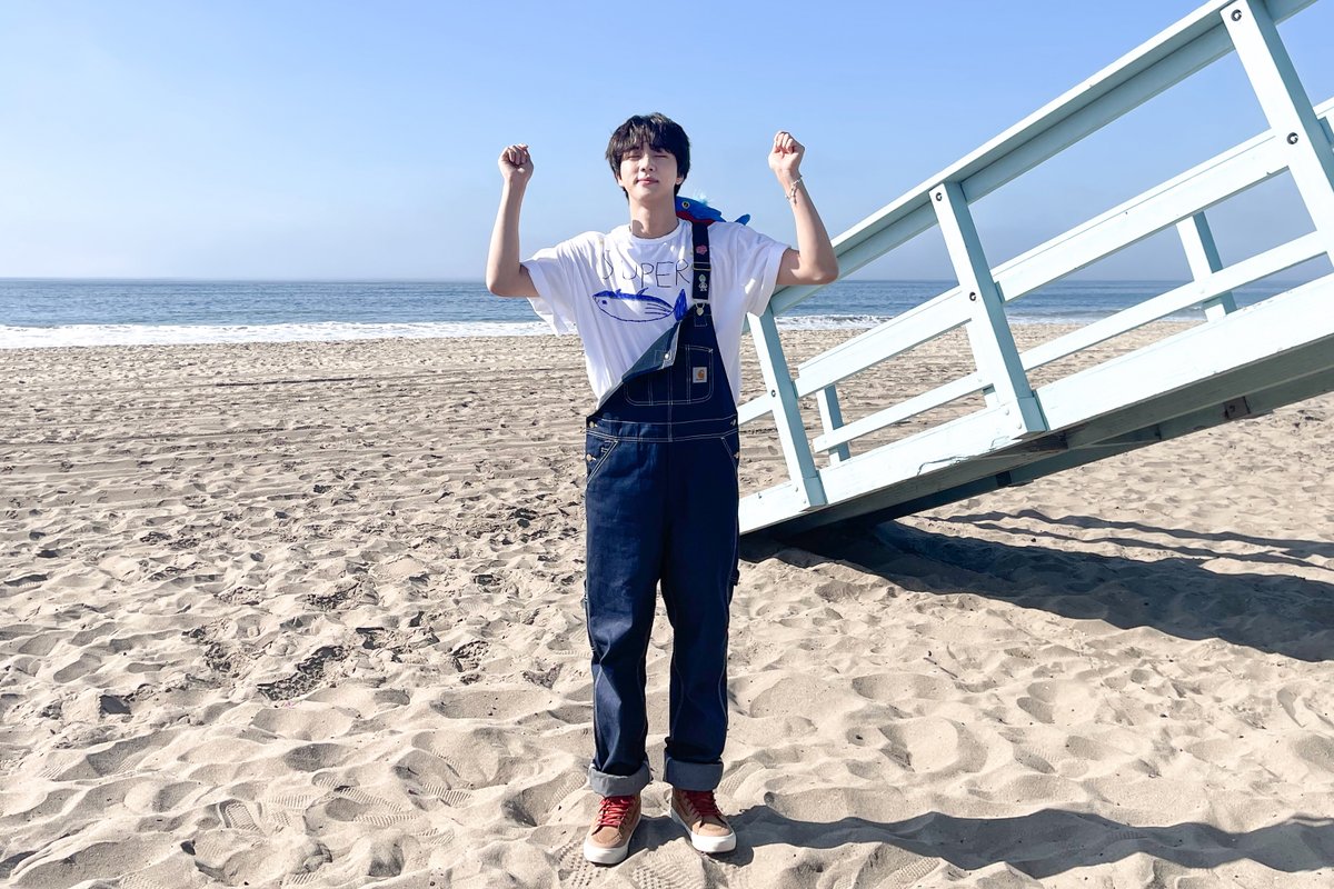 [예고장] 팔딱... 팔딱.. 💦 슈! 퍼! 참! 치! ⛵️ 진=큣트? 큣트! 🎣 🐟🦈 #티셔츠메이드바이찐 #Jin #BTS #방탄소년단 #BTSARMY #슈퍼참치 #SUPERTUNA