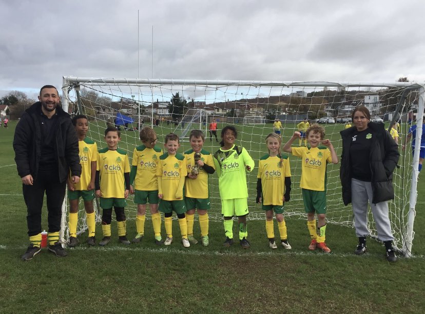 MontyFC19's tweet photo. 📣📣⚽️⚽️ SATURDAY SHOUT OUT ⚽️⚽️📣📣

This Saturdays ‘shout out’ goes to our U10’s Yellow team 💛 Big thanks ‘CKB Estate Agents’ for sponsoring this teams home kit 👍🏻 Samuel Montagu FC are very grateful. 💚💛 

CKB Estate Agents - @CKBestateagents

https://t.co/C5JePcUqdn https://t.co/ZGPi7IhGRU