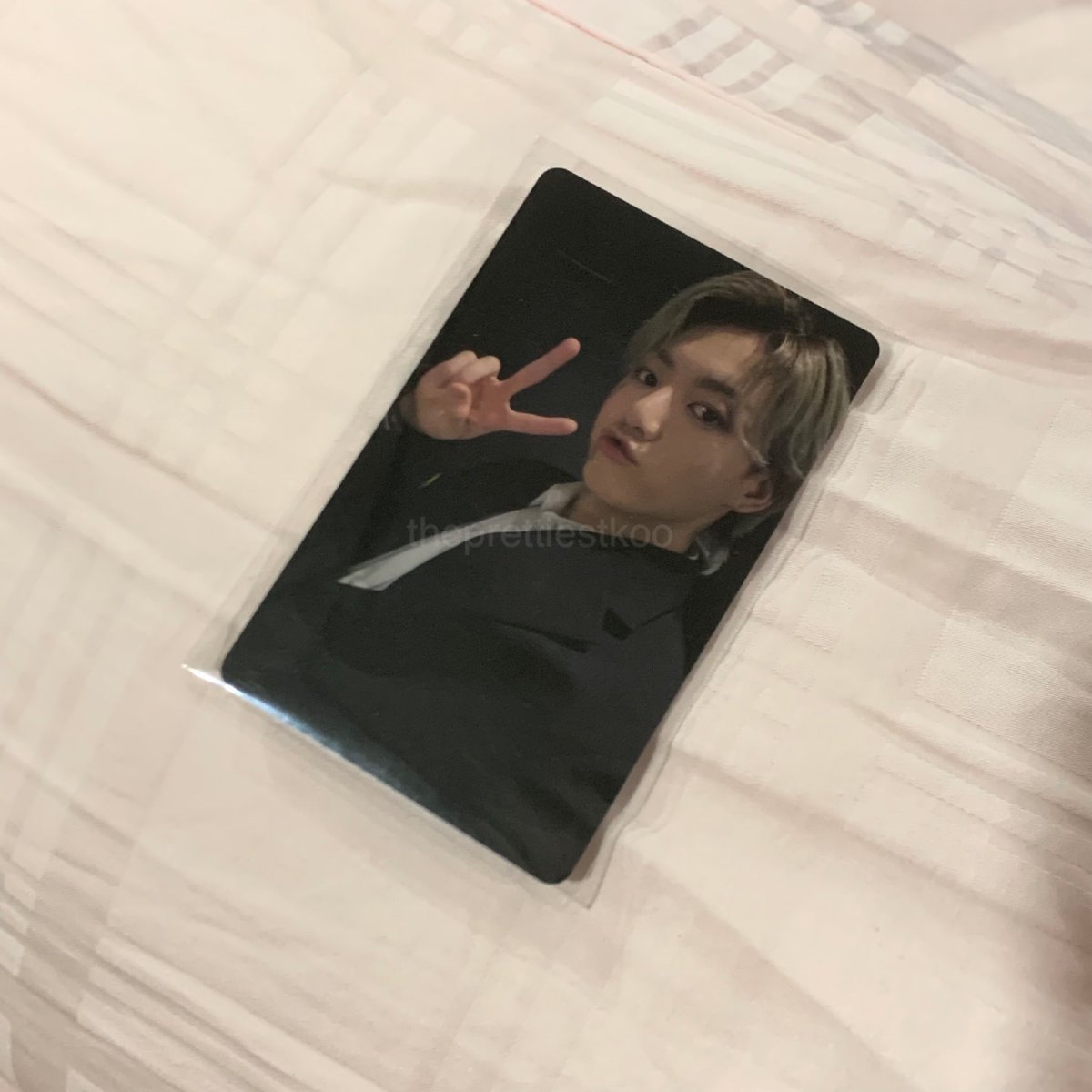 theprettiestkoo's tweet photo. Giveaway jungkook soundwave deluxe luckydraw photocard🥳

im just happy for finishing my trial so🤣

rules:retweet only!!
ends:dec 15

#pasarbts https://t.co/rOfi9D4M16