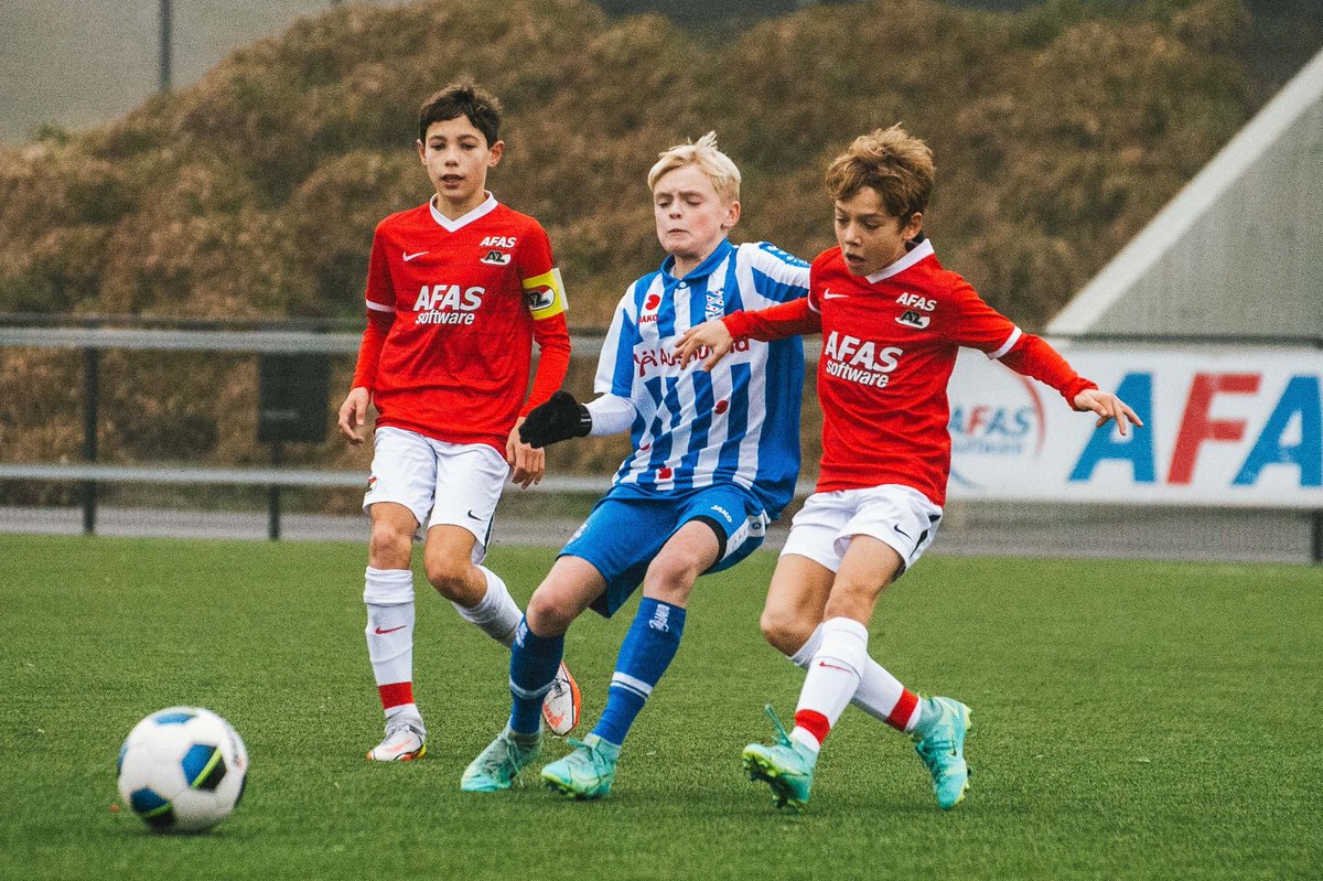 AZJeugd's tweet image. ✅ 𝙑𝙞𝙘𝙩𝙤𝙧𝙮

👏 AZ Onder 12 wint een Twin Games-duel met sc Heerenveen: 23-2.

#AZO12 #azhee