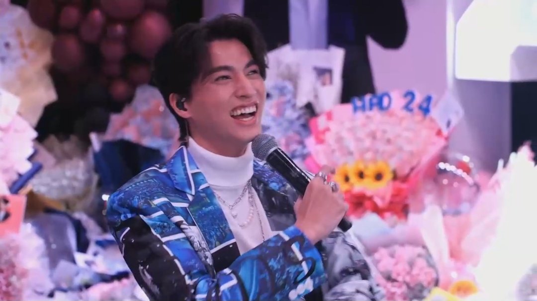 Gulfkanawutofc's tweet photo. รับคำอวยพรวันเกิดจากพี่ๆน้องๆที่มอบให้มา  อบอุ่นมากๆๆค่ะ🥰🥰

GENTLE LOVE OF GULF
#GulfHBDCon2021
#GulfKanawut 
@gulfkanawut https://t.co/RhMf9Xduqu