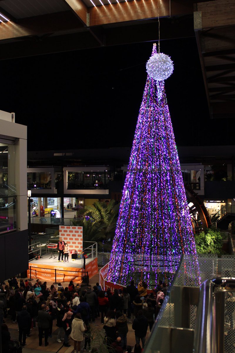 CCTHADER's tweet photo. 🎄 3, 2, 1... ¡NAVIDAD! Muchísimas gracias a todos los que vinisteis a disfrutar de nuestro #EncendidoNavideño y a Guillermo Avilés por su genial show mágico ¡Disfruta de la Navidad y de todas nuestras actividades en Thader! 🤩🙌
#ccthader #compartethader #NavidadEnThader https://t.co/qzOn8kze2e