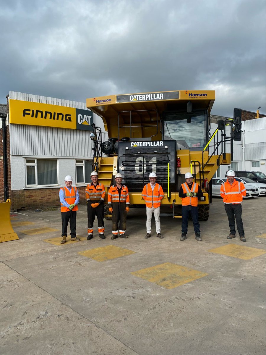FinningNews's tweet photo. Here’s a great picture of Hanson’s second 775F off-highway truck that has just been rebuilt using our Certified Rebuild services. They’re so happy with the work that its third machine, the Cat 775E  has just rolled into the yard for a go!

#CertifiedRebuild #BuiltToLast https://t.co/DdFf3ImrBN