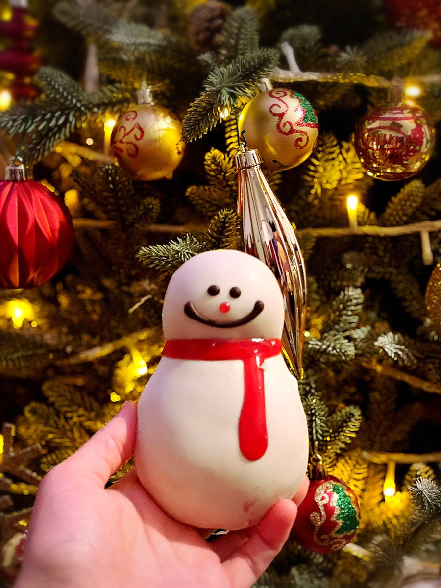 JanetNishimoto's tweet photo. me dio tanta pena comerlo 😥 no había de otra 😅#donuts #donutsnavideño https://t.co/5pKCsAlv90