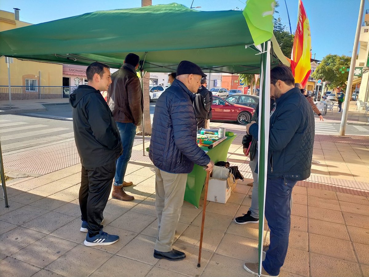 Vox_Almeria's tweet image. Qué buena mañana hemos pasado en La Cañada transmitiendo nuestro mensaje entre los vecinos. 

🟢 ¡Gracias, equipo! Habéis hecho un gran trabajo. Y gracias a nuestro presidente, @VoxJf, por la visita. 

Solo queda VOX. 💪🏼🇪🇸