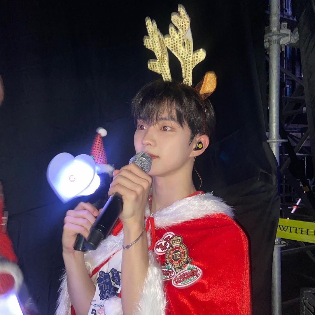wowqqing's tweet photo. 크리스마스 하나도 시발존나기대되는데 지금 걍 산타할아범 잡아다 끌고오면안됨? 어이 할아버지 이번 생일잔치는 걍 2주일찍 하시죠 예? https://t.co/N1e9UznPGE