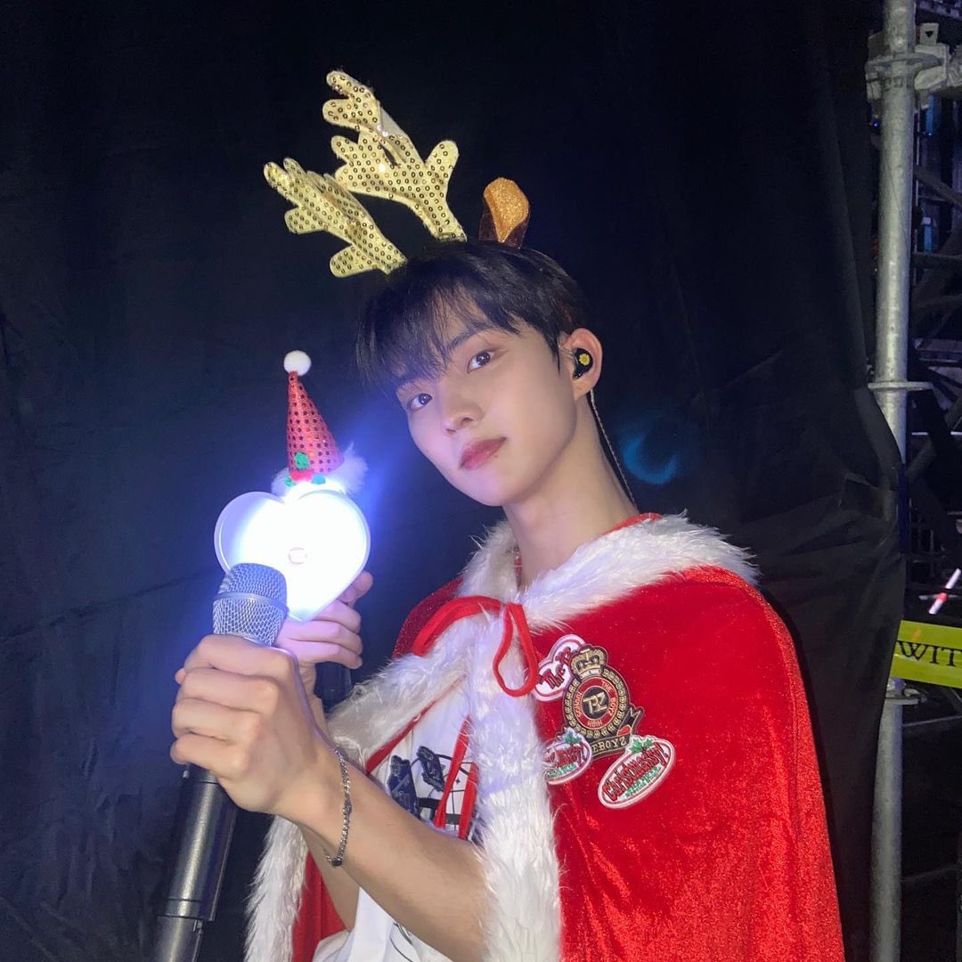 wowqqing's tweet photo. 크리스마스 하나도 시발존나기대되는데 지금 걍 산타할아범 잡아다 끌고오면안됨? 어이 할아버지 이번 생일잔치는 걍 2주일찍 하시죠 예? https://t.co/N1e9UznPGE