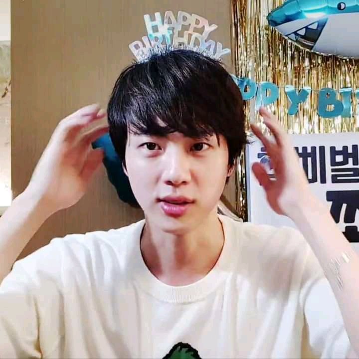 HninHayMan10's tweet photo. #Happybbirthday💜
Birthday boy💜😘 https://t.co/gHt1bYdach