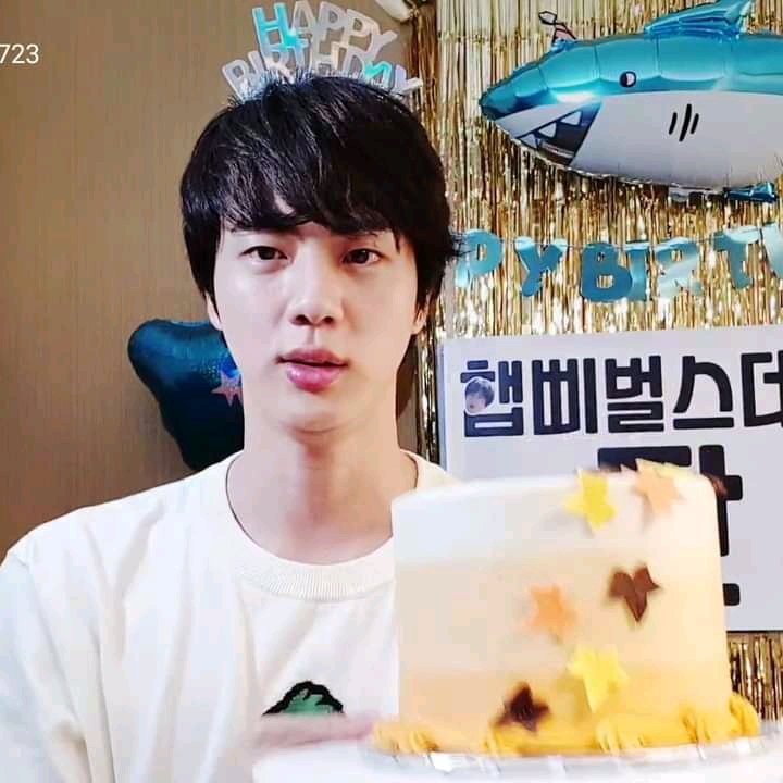 HninHayMan10's tweet photo. #Happybbirthday💜
Birthday boy💜😘 https://t.co/gHt1bYdach