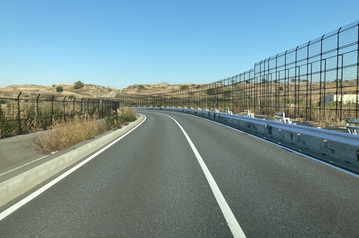 アメリカの荒野と思いきや江東区を通っている全く生活感のない道路があった 東京砂漠だ Togetter アメリカの荒野と思いきや江東区を通っている全く生活感のない道路があった 東京砂漠だ Togetter
