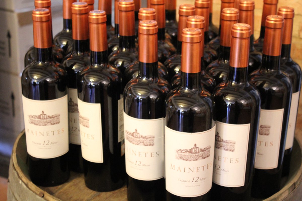 SanDionisio_'s tweet photo. Pocas botellas de #Mainetes hay aquí para el puente que se nos viene encima, ¿verdad? 😜🍷🍷
No te quedes sin la tuya 👉 https://t.co/R5SoJchvnt

 #bodegassandionisio #FuenteÁlamo #monastrell #FamiliaJumilla #CrianzaMainetes https://t.co/ZTChyCE3nT
