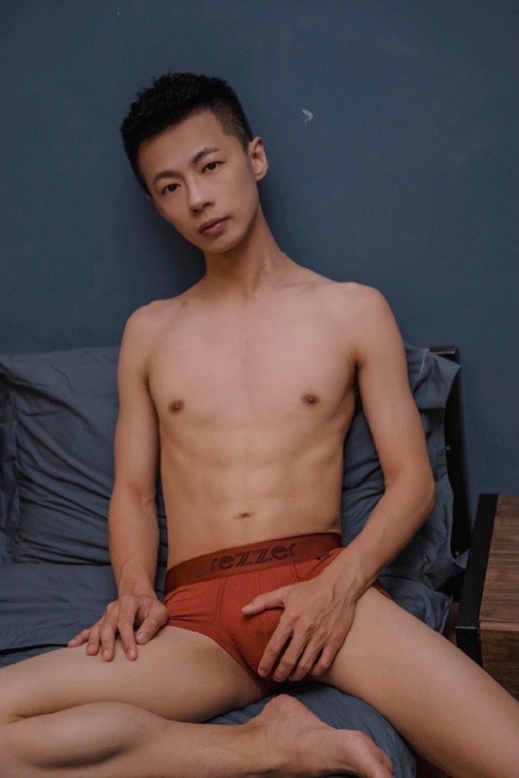 carterbhz5291's tweet photo. 冷冷的天氣,一個人有點憂鬱。
大家在做什麼呢?跟我分享好嗎😉
@lee_khosa #aloneinbed https://t.co/kWjo517R2X