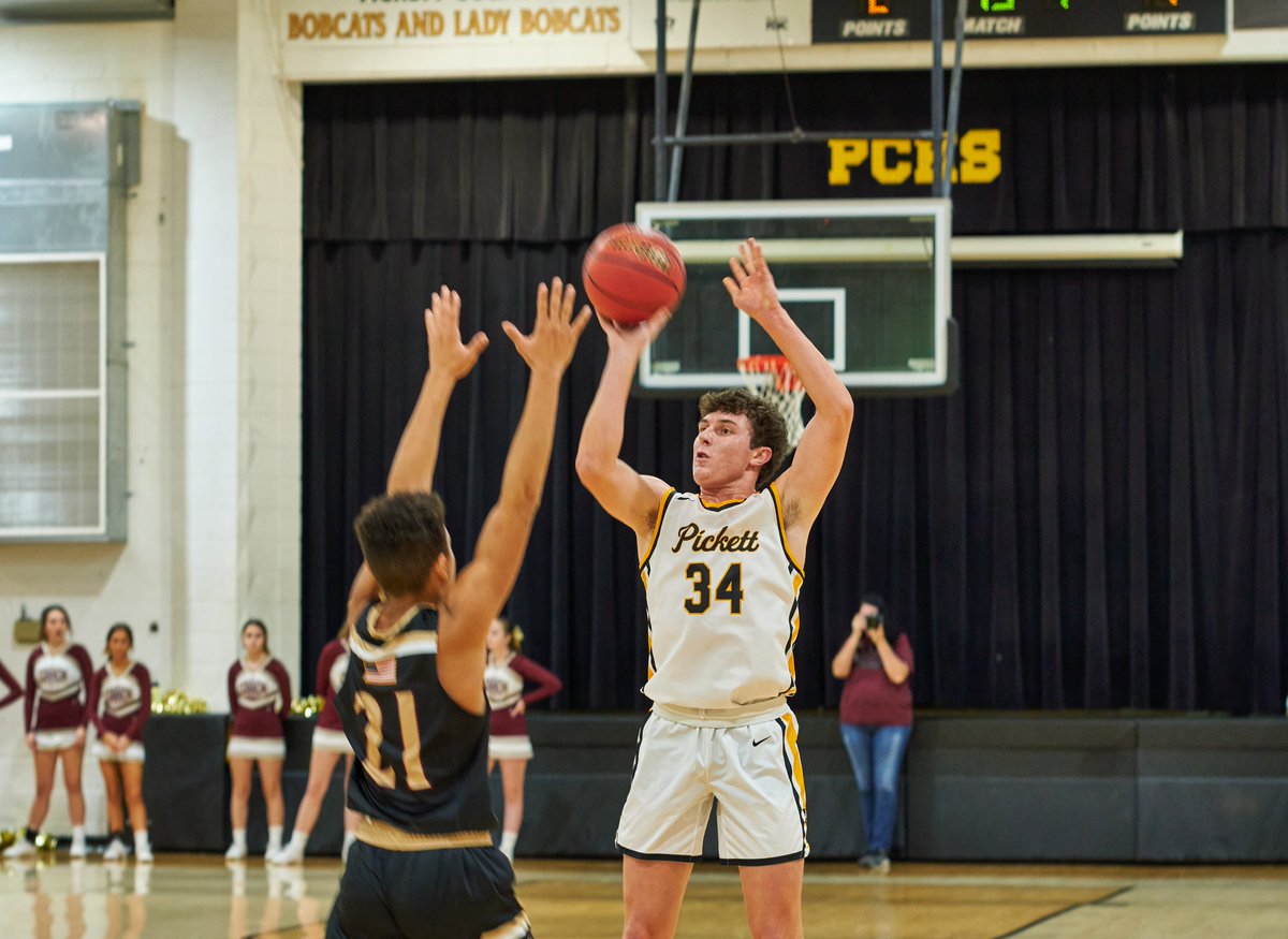 christianspics's tweet photo. @PickettBobcats put on a show last night 🤯🤯
#threesfordays https://t.co/tKGjer0KuH