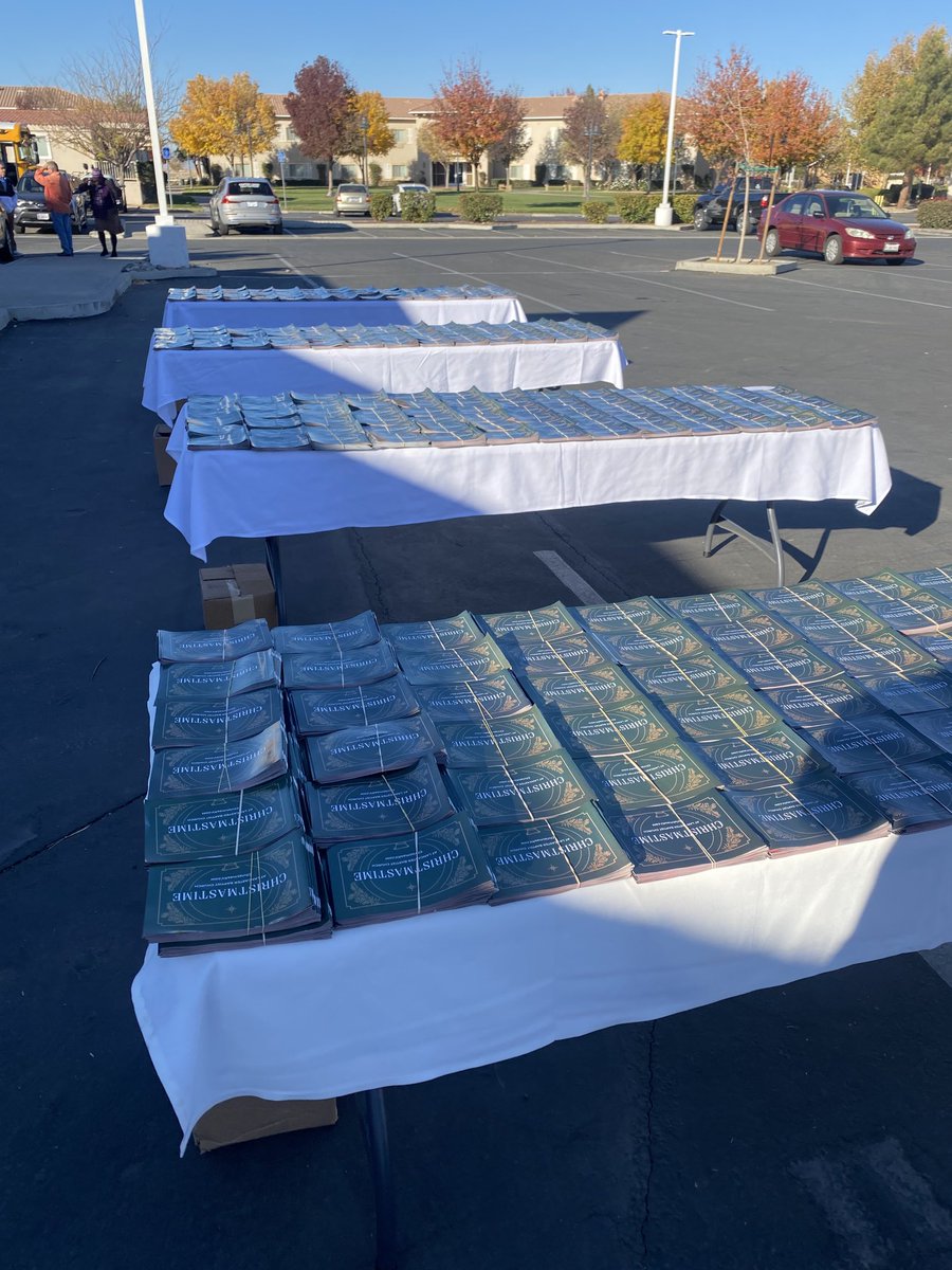 jerryferrso's tweet photo. Getting ready for our Christmas Outreach this morning! 🎄 https://t.co/krulXKsP7C
