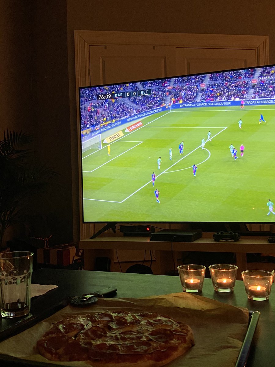 Ingenting slår pizza, fotball og <a href="/endrelub/">Endre Lübeck</a> eminente kommentering #BarcelonaRealBetis