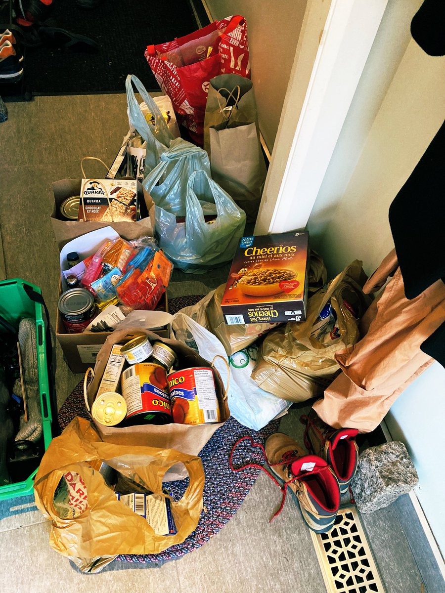 McCabeLokos's tweet photo. Look at this haul, just from our street!! 🍌🥥🍇🥑🧄🍒🥝🥔🍒🍞🍟🍠🥪🍛🫓🍚🍥🥮🥠🍫🍨🥧🍭🎂🍮🥧🍝🫔🫓🍕🥫🦪🍗🍝🫓@toronto_miracle Its not too late. Leave your donations on your pitch #toronto and your local volunteer will collect to for th @DailyBreadTO https://t.co/HobfhbbML9
