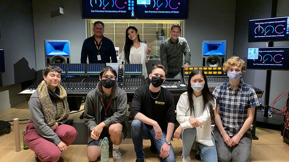 sfcmtac's tweet photo. To cap off the week yesterday, we were honored to welcome the incomperable @Tinaguo for an inspiring and insightful day of one-on-one feedback sessions and masterclasses. https://t.co/EPl9EN3ZsY