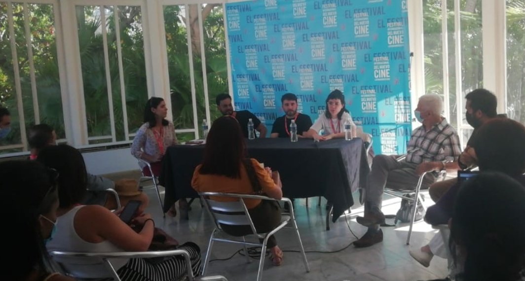 Intercambian también con los medios de prensa, en la Casa del #Festival2021 el equipo de producción de la película cubana El Mayor 
#CubaVive #CubaEsCultura #CineCubano #LaHabana #ICAIC #cine #ElMayor