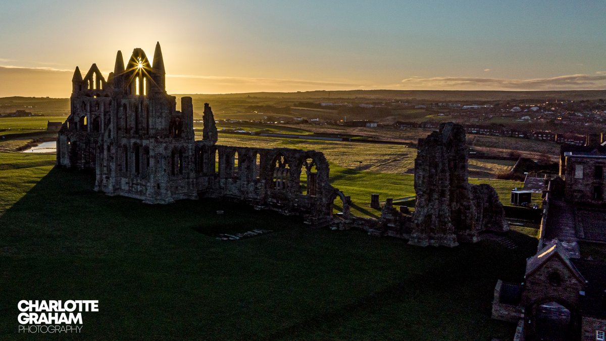MadCowFudge's tweet photo. #Early #start to #Whitby and a #Surprise #view of the #Sun #peeping through #WhitbyAbbey on a #chilly Saturday, and so nice to #bump into Jo xx #WhitbyCoast #YorkshireCoast #Sunrise #Stormhour #Weather https://t.co/RZSHWWWNCU