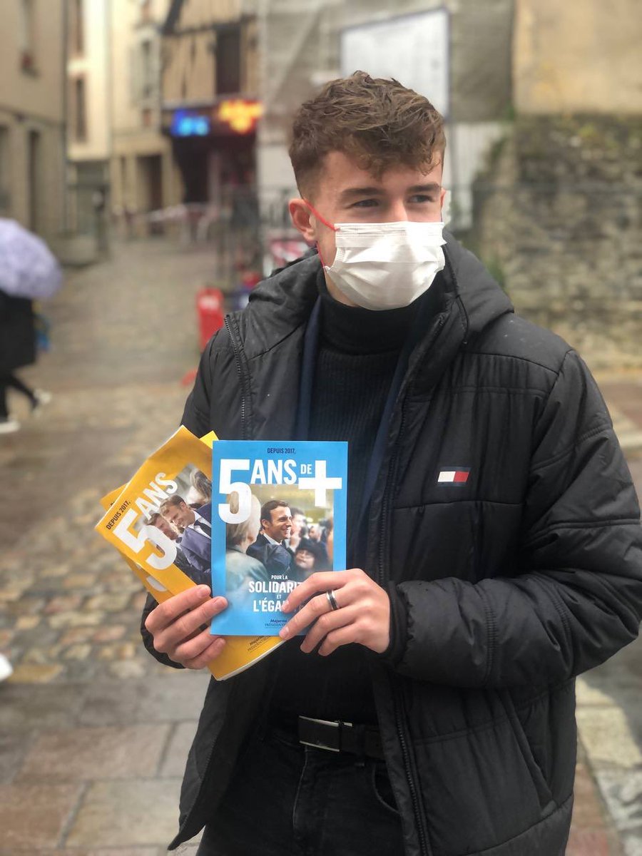 EnMarche53's tweet image. Merci aux militants d’@EnMarche53 et du @MayenneModem présents ce matin sur le marché de @Laval_la_Ville. Tractage, échanges... Nous sommes mobilisés pour obtenir #5ansdeplus avec @EmmanuelMacron. Venez nous rejoindre ou répondre à notre questionnaire.    en-marche.fr/comites