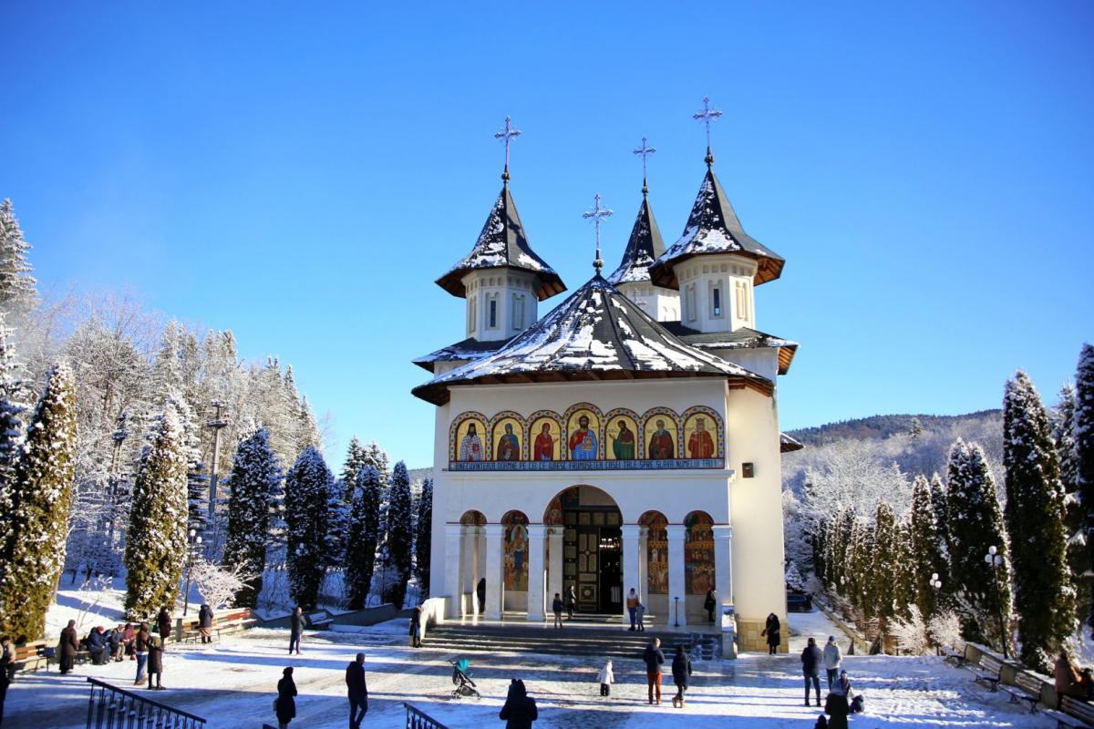 AgentiaBasilica's tweet photo. Preasfințitul Părinte Nichifor i-a pomenit pe părinții Cleopa, Paisie și Ioanichie la Sihăstria Neamțului

https://t.co/ZMjJm6P8xR https://t.co/31uNofiDwE