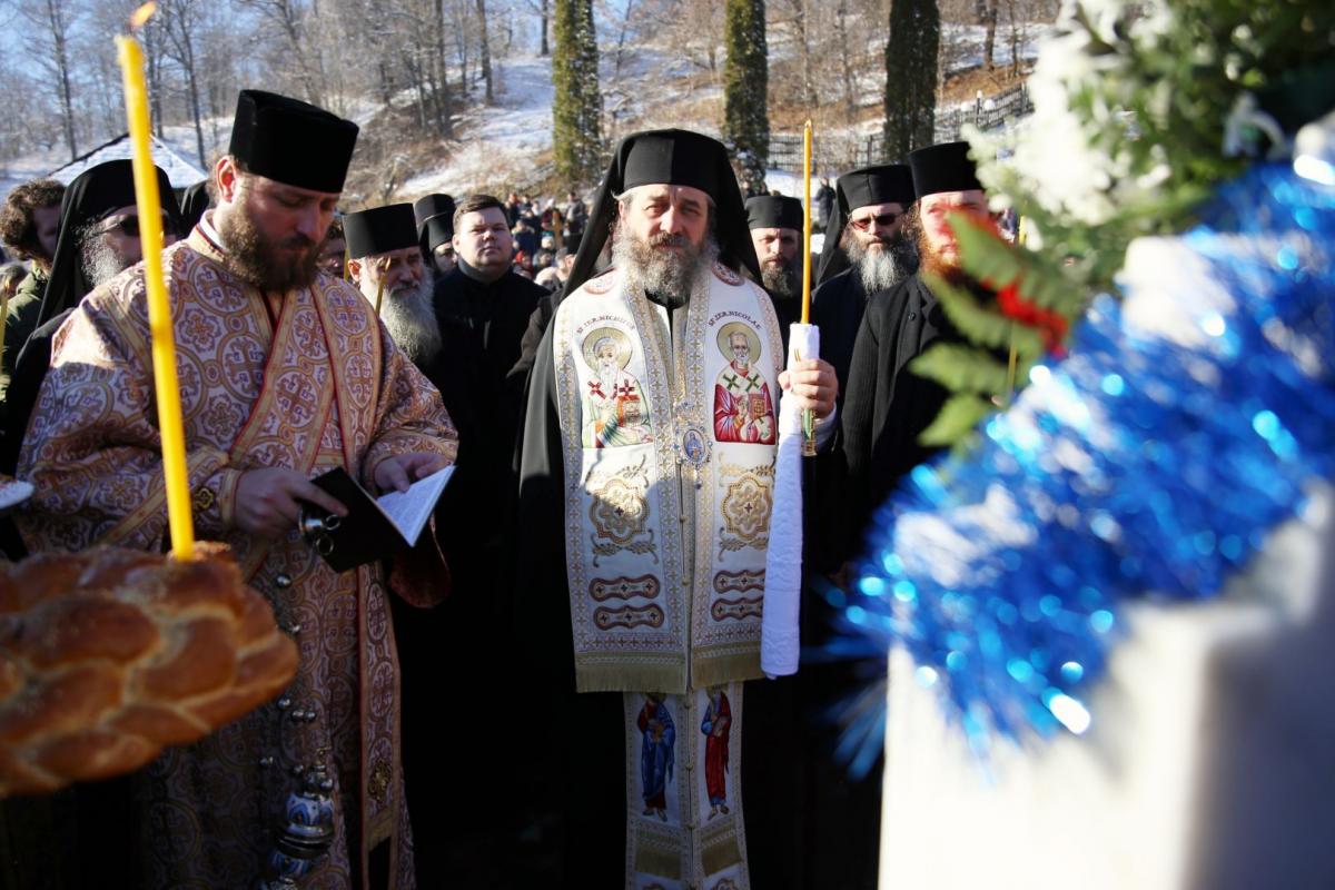 AgentiaBasilica's tweet photo. Preasfințitul Părinte Nichifor i-a pomenit pe părinții Cleopa, Paisie și Ioanichie la Sihăstria Neamțului

https://t.co/ZMjJm6P8xR https://t.co/31uNofiDwE