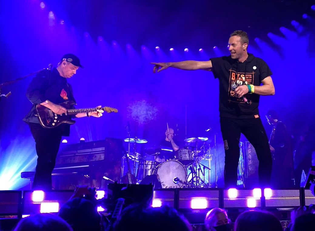 coldplayxtra's tweet photo. 📸 Chris Martin performed #MyUniverse in his BTS #PermissionToDance merch today at Coldplay’s Korean livestream show for CoupangPlay https://t.co/LcFdy2MbJa