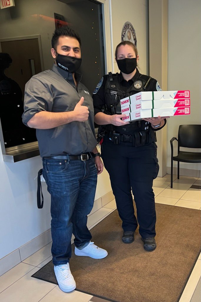 Jawed Muti our FIRSTNET Expert from AT&amp;T Leesburg store stopped by to thank our First Responders. #FIRSTNET <a href="/404girl/">Betsy Francis</a> <a href="/DaleB1/">Dale S. Brown</a> <a href="/tandtmichael/">Michael Halpin</a> <a href="/MS5083/">MANOJ SINGH</a>