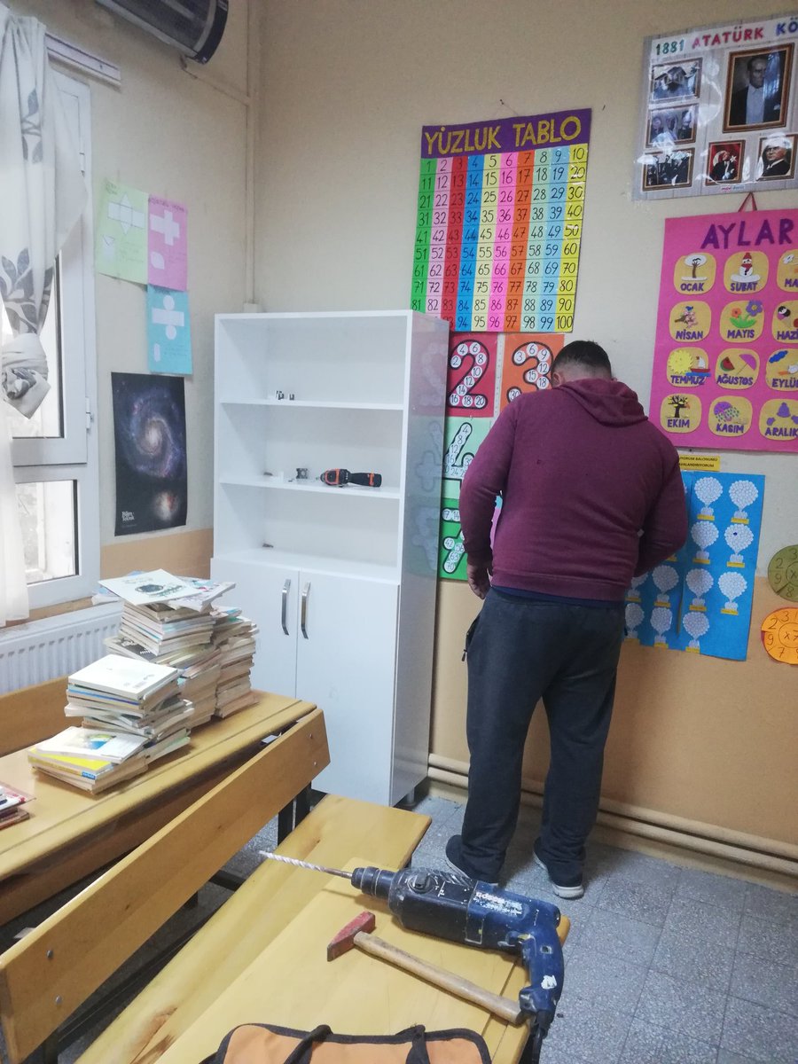 IlkokuluBahceli's tweet photo. Sınıfımıza yapmış olduğu bu yeni kitaplık için velimiz Gürkan COŞKUN'una çok teşekkür ederiz. Emeklerinize sağlık👏👏
@tcmeb
@izmir_ilmem
@MucahitYentur
@dikili_mem
@UlusEkrem
@IlkokuluBahceli https://t.co/apaZDNSCC8