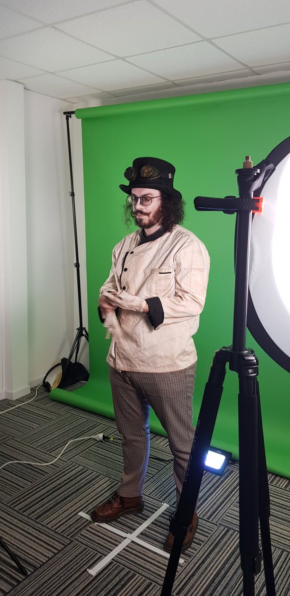 Leniddepie's tweet photo. Un samedi classique avec le @ScienceComedySh ! Ft @Sillybirdnames @Eva_ptdmg @matthieupouget1 @geospoil et @ClutchToulouse ❤ #scienceiscoming https://t.co/4GDizCQOtR