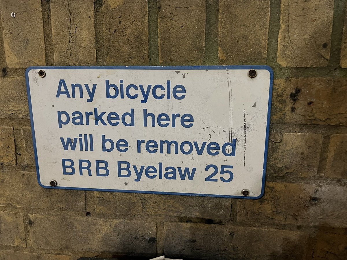 icydoge's tweet photo. This sign is at least 20 years old, most likely older than me. https://t.co/9uSLRNe6qH