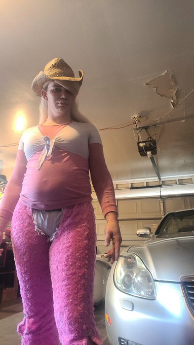 You can take the girl out of the country, but cant take the country out of the girl!! Lets Rodeo Las<a href="/tag/lesbian"class="tags"><span>#lesbian</span></a><a href="/tag/cumslut"class="tags"><span>#cumslut</span></a><a href="/tag/onlyfans"class="tags"><span>#onlyfans</span></a>